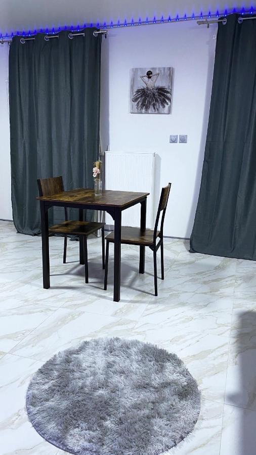 Relax & Chill Apartment Севран Екстериор снимка